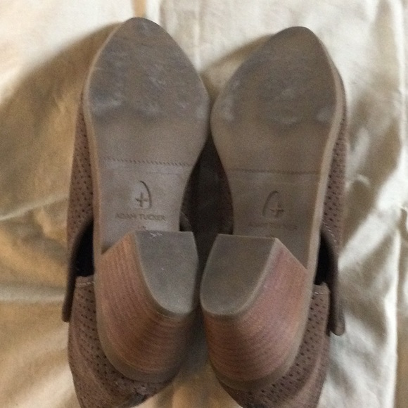 Adam Tucker Taupe Brown Booties, Size 10 - Picture 3 of 5